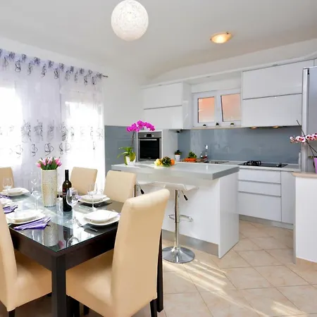 Anteana With View And Pool Of 60m2 Solin